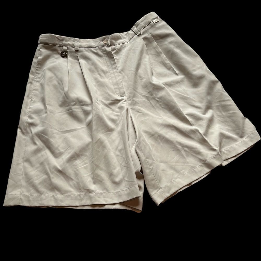 Liz Claiborne Golf bermuda shorts Stone Size 16 belt loops 3 pockets light wt.